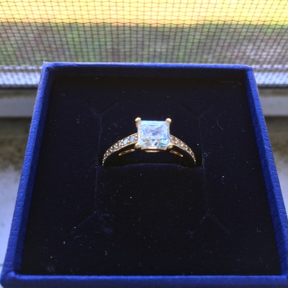 Swarovski Ring - Picture 2 of 8